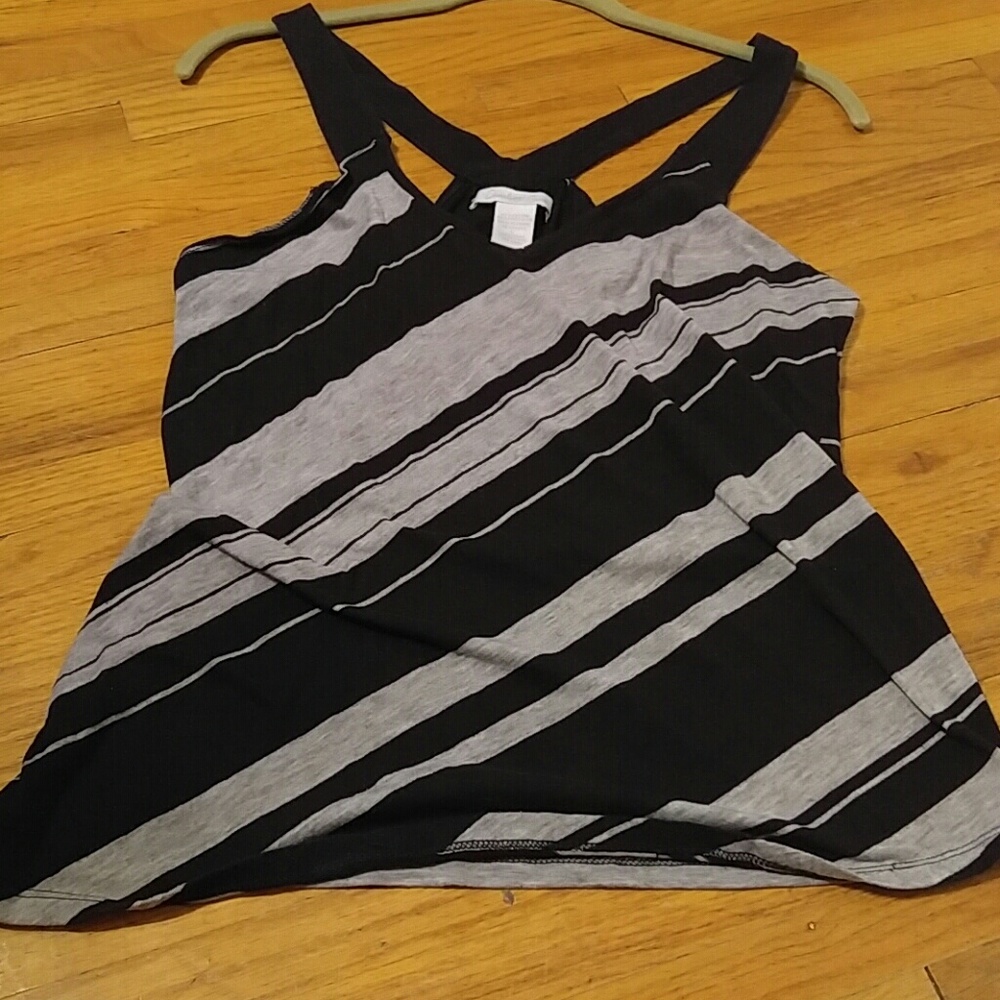 Flowy, v-back tank